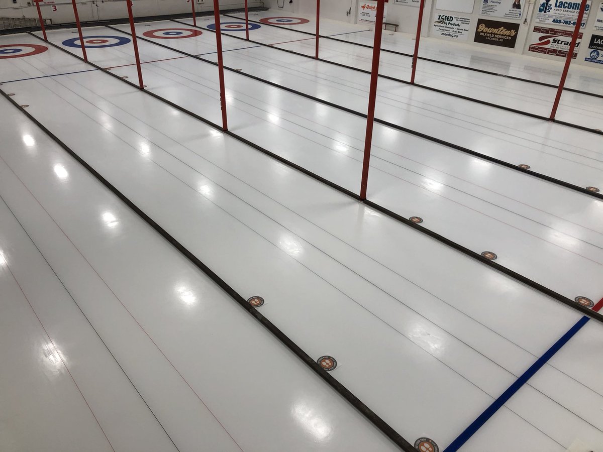 tjcurler's tweet image. Here’s the view from ⁦@Chanty1313⁩’s banner in the rafters at ⁦@CurlLacombe⁩.  #uniqueview