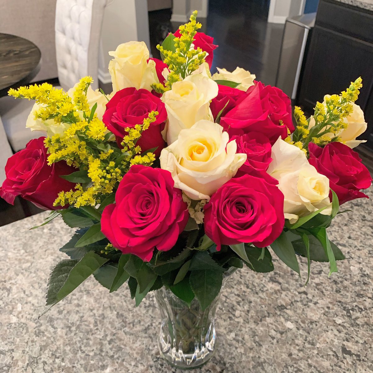 KristinStiltner's tweet image. Happy #9 to us 👰🏼♥️🤵🏻🥂#alifetimetogo #mrandmrsstiltner