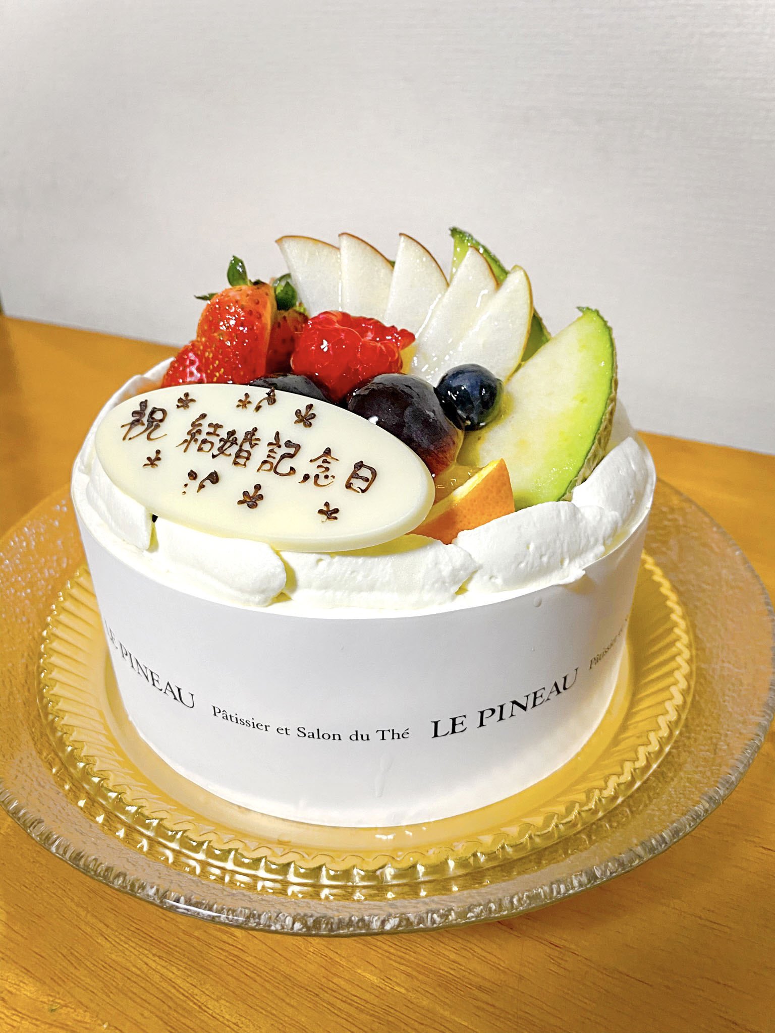 Tanabon 結婚記念日でした 結婚式から8年 笑いの絶えない2人 感謝だなー って事で恒例のホールケーキを1人で食べるのを見ながら今年もこの日が終了w もちろん夕食はがっつり食べた後 なんならケーキ食べた後にまた白米食べてた 嫁ソネ T Co