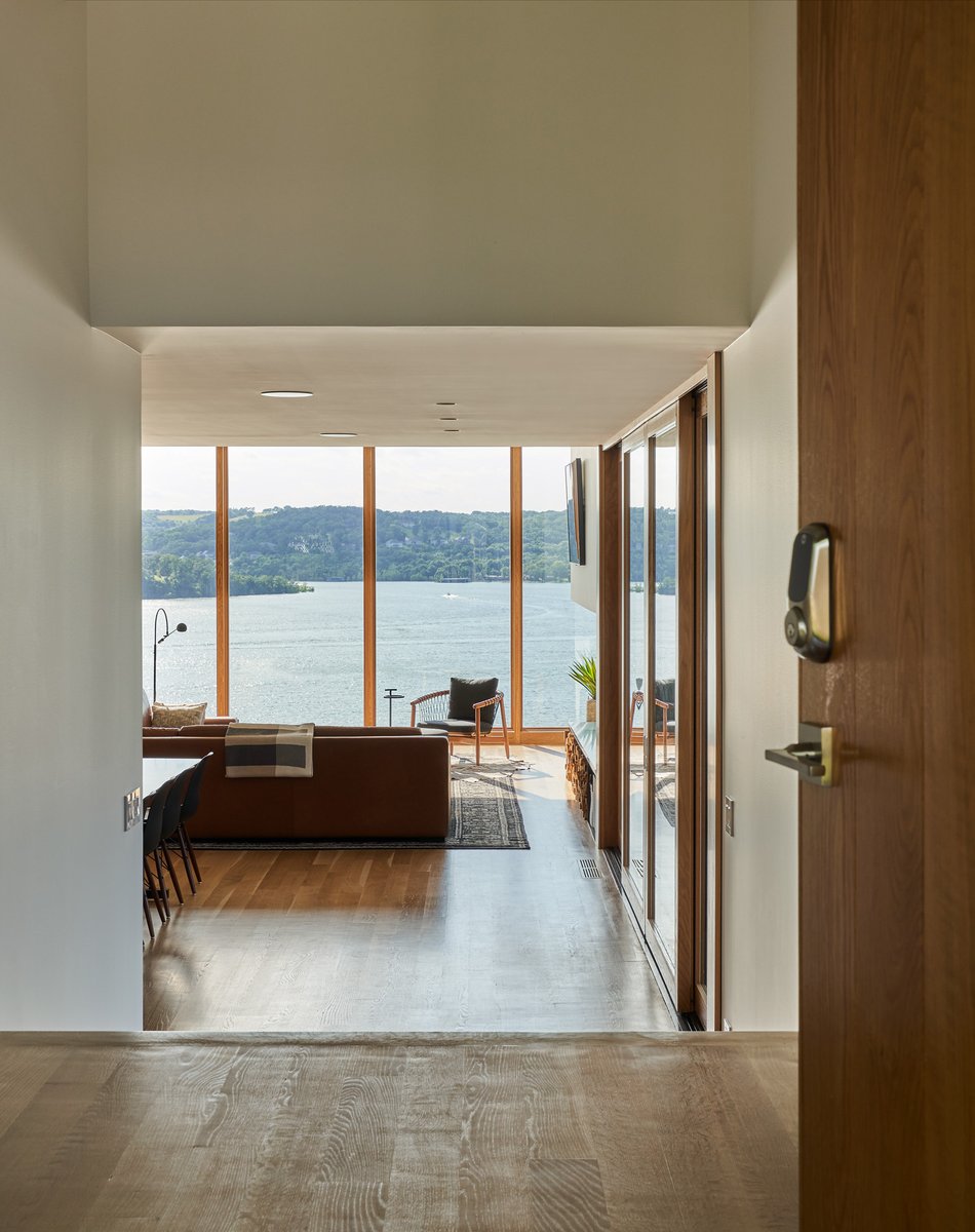 hufftsocial's tweet photo. Perched proudly over Table Rock Lake, Terraced House takes full advantage of its vista. The home's interior is fully framed around maximizing views of the lake. https://t.co/OsCdhDVDUM