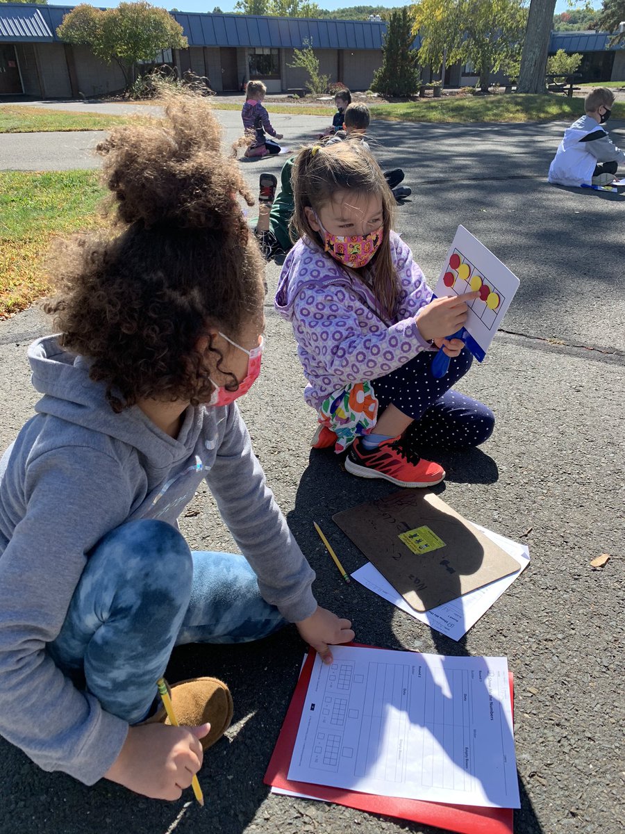 mrsphilbrickGR1's tweet image. First post of the new year! These kiddos have ROCKED this school year so far! Today we played a math game outside with a partner that helped us to make combinations of 10!  #bridgesmath #mathoutside #combosto10 #showmethenumbers