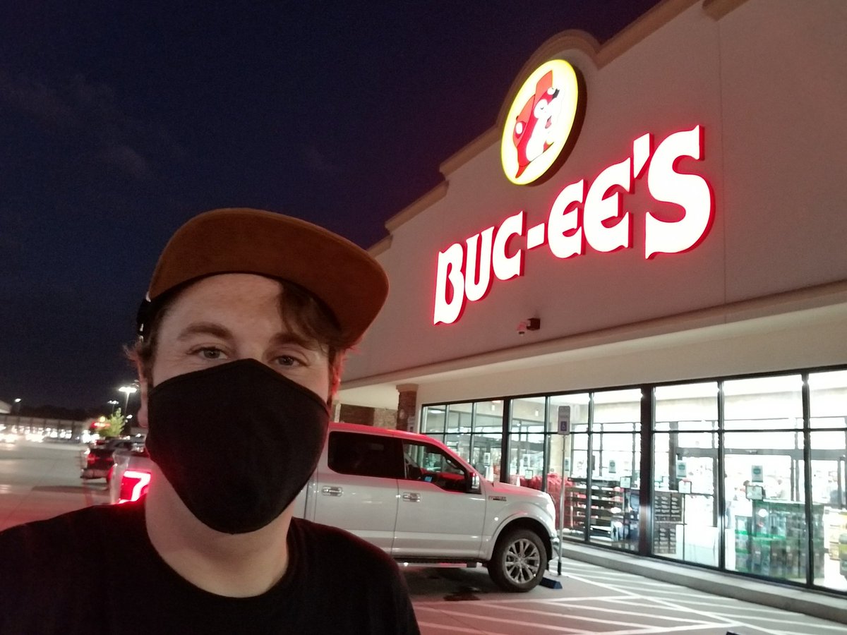 SvrWxChaser's tweet photo. Can't pass through this part of #Texas without stopping at @bucees and loading up on some kolaches! #fuelfortheroad https://t.co/OT3PmNBvFF