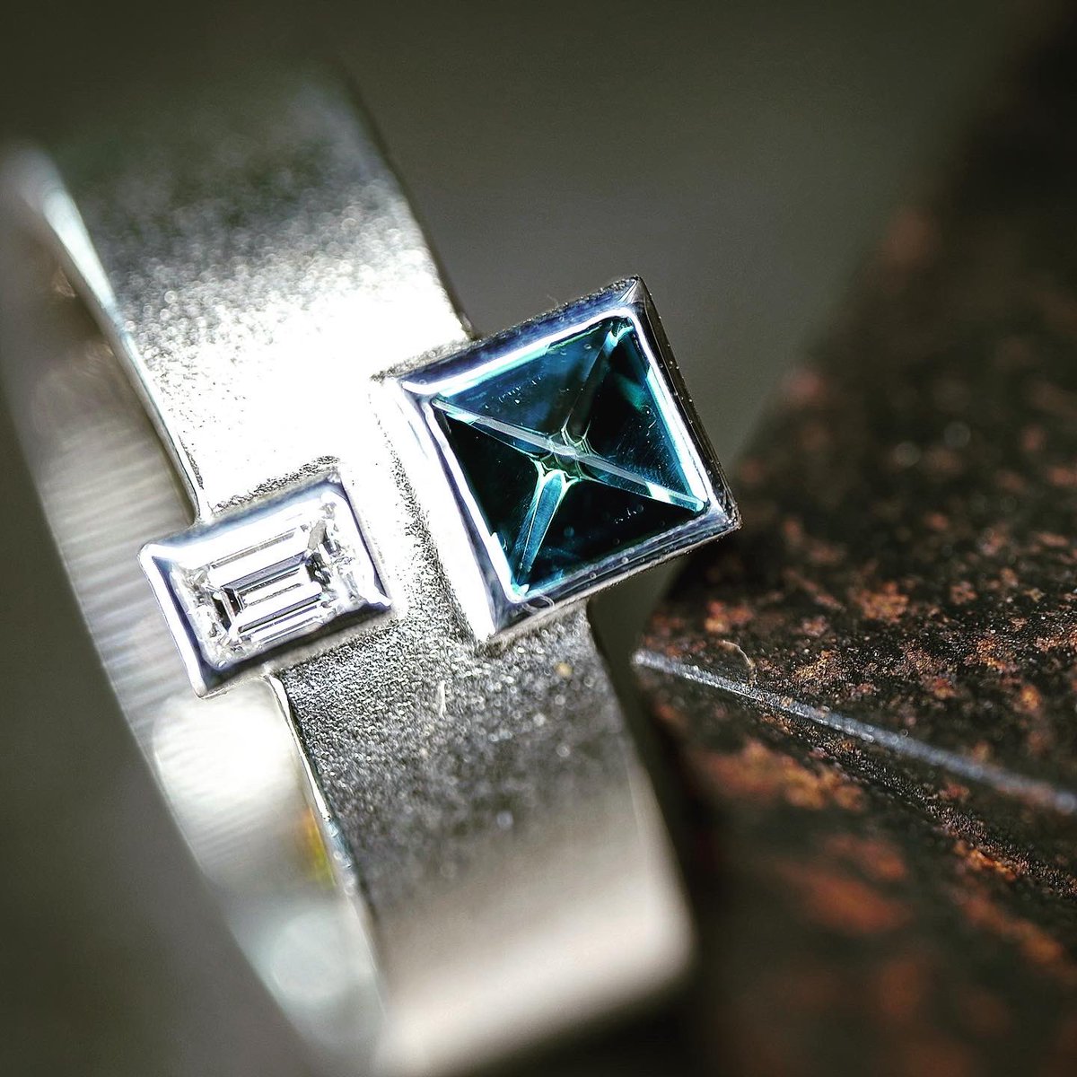 thanks sold out 

tsuyu-gumori -梅雨曇-
london blue topaz 
diamond 
Pt100

#jewelry #handmadejewelry #artjewelry #londonbluetopaz #diamond #ring #yujiishii