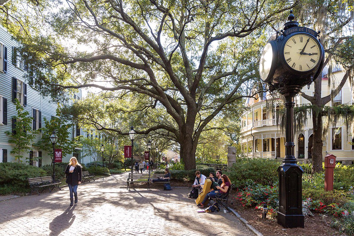 Amazing Colleges tweet media