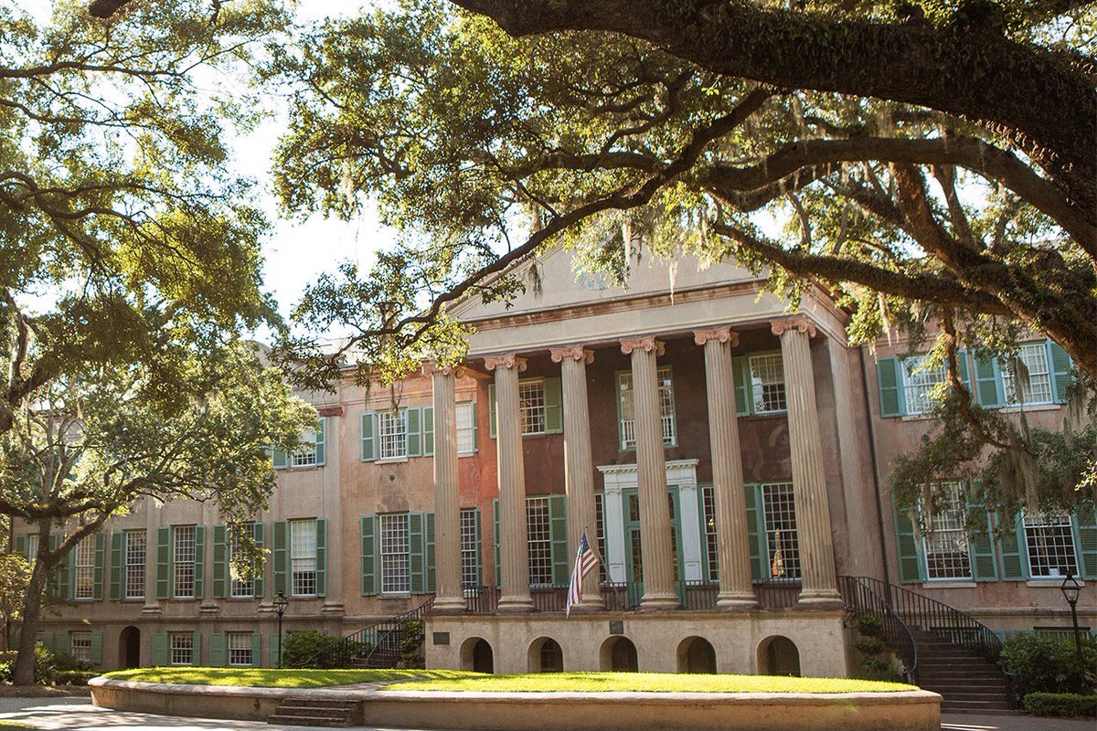 Amazing Colleges tweet media