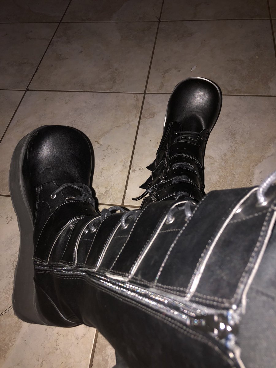 lleeasphodel96's tweet photo. New boots had arrived today ππ
#demonia #Trashville518 #demoniashoes #pleasershoes #gothboots #platformboots #gothicplatforms #megaplatforms #goth https://t.co/MwrgMLR8Zg
