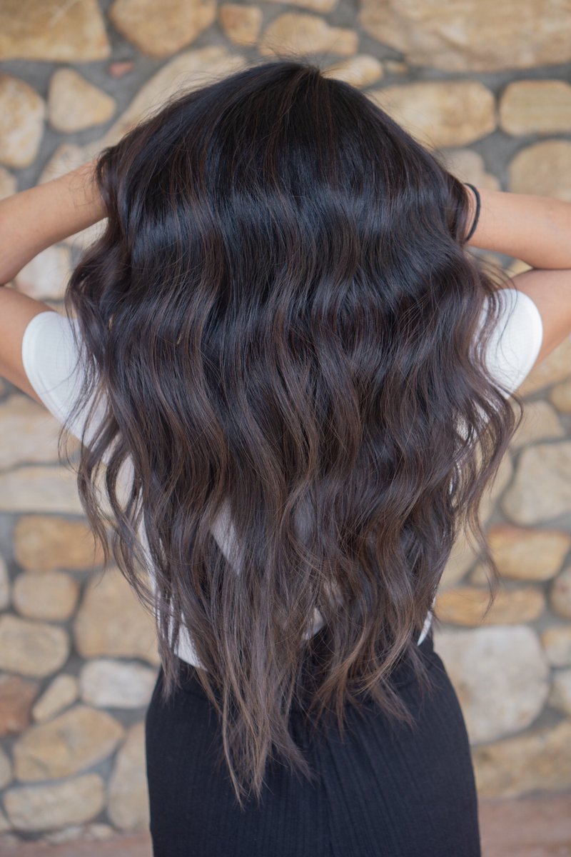 #chocolatecaliente 😍   A gorgeous #ashchocolate foilayage lightened &amp; toned by Naomi with <a href="/GoldwellUS/">GoldwellUS</a> 🙌
.
.
#raleighhairstylist #richbrownhair #chocolatebrownhair #goldwellus #goldwellapprovedus #iamgoldwell #goldwellhair #ncgoldwellsalon