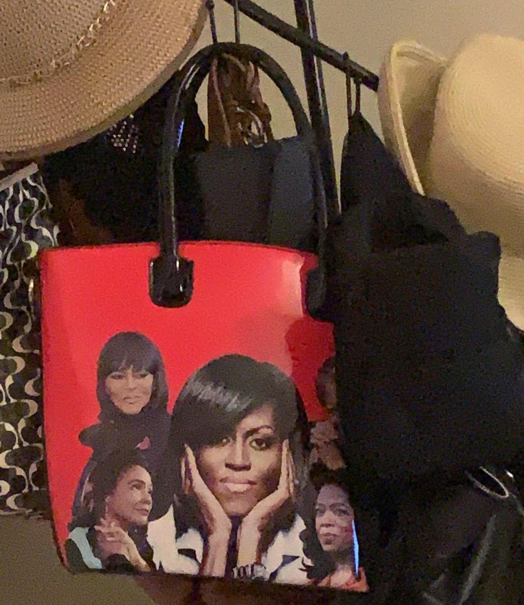 indigo_e's tweet photo. Any body else get creepy vibes from this bag or is it just me?? https://t.co/8lCrtdPdcw
