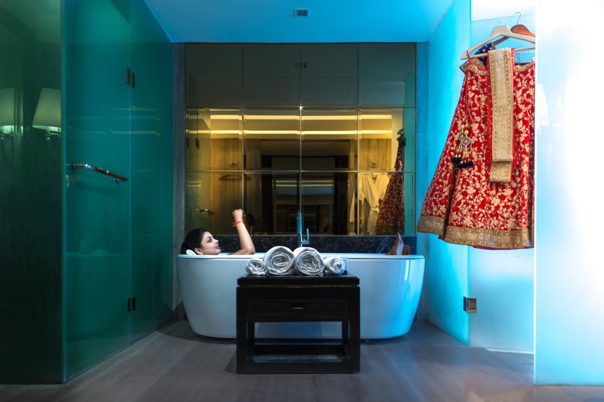 Simple Meets Lavish | A Stunning Garhwali/Marwari Wedding - topdestinationphotographer.com/blog/?p=25072H… beautiful is a Garhwal wedding blended with Marwari rituals?
It is a gift given to few to get married according to the Pahari traditions and if you are a Garhwali who lives in the cities or ab...