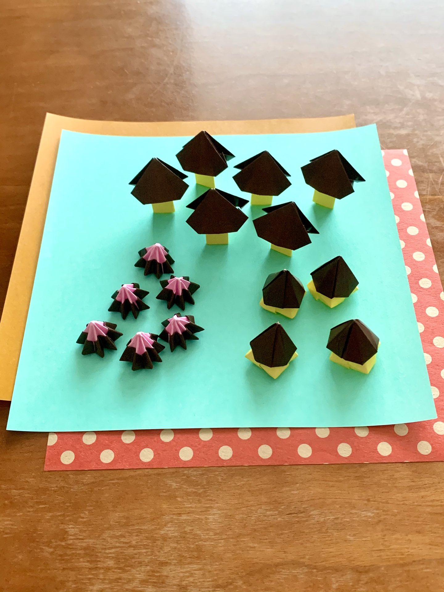 たびねこ お菓子の森 ちょっと寒い日は あったかい飲み物とチョコレートがあったらうれしい Origamipicturebook 折り紙図鑑 たけのこの里 きのこの山 アポロチョコ T Co 0ivmfjtck5 Twitter