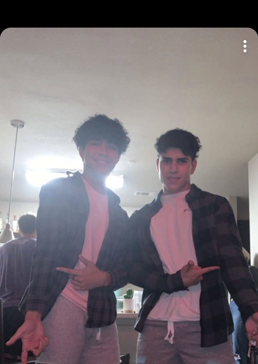 Slxdee's tweet image. I’m so proud of you for coming out bro, so proud of who you’ve become ❤️🏳️‍🌈 #gay #ComingOut2020