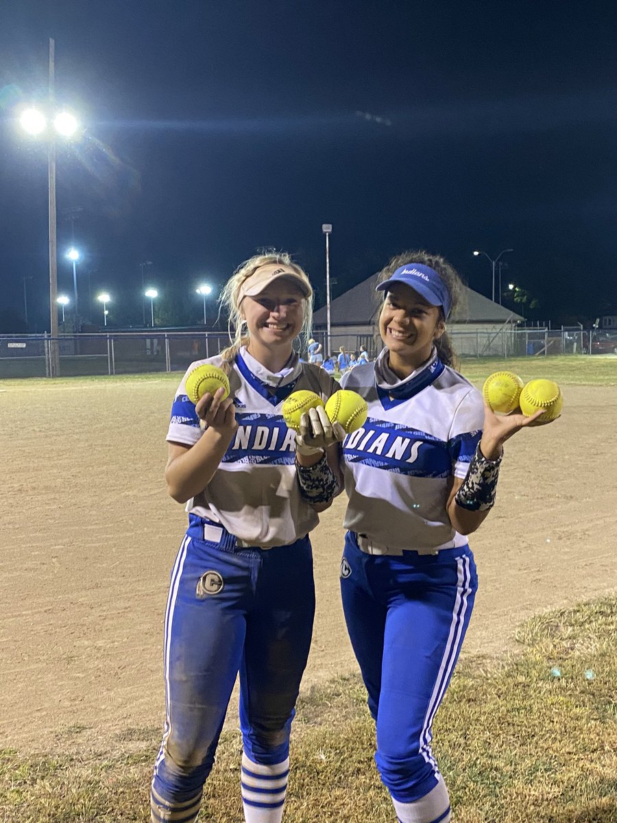 Double header against Oak Park tonight and it was a sweep! 🧹 CHS wins both! Total team effort! And <a href="/jaylee_wilson/">Jaylee Wilson</a>  and <a href="/miaagray/">mia gray🌿</a> with some bombs!!! Jay with 3, and Mia with 2! Heck of a last home game, senior Mia!!!!! 💙💙💙