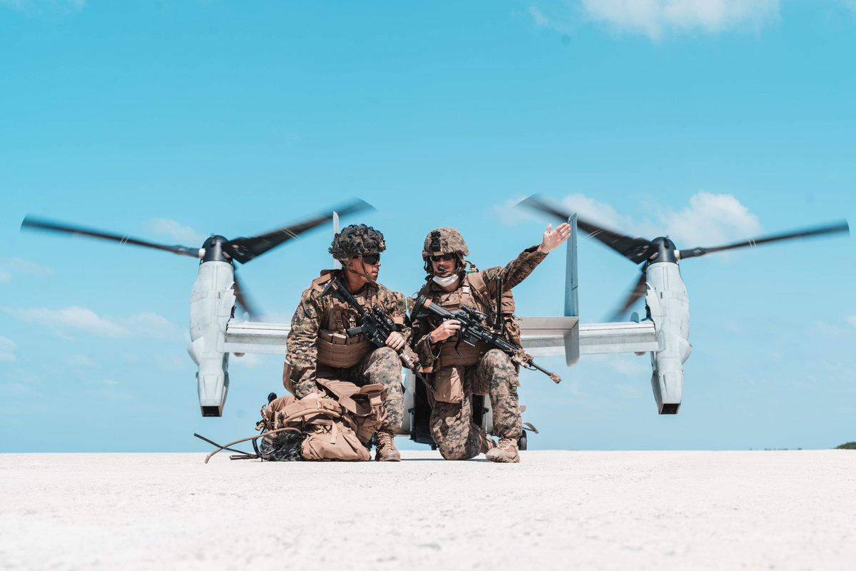 在日米第三海兵遠征軍 合同演習 ノーブル フューリー２１ にて 遠征 前方基地作戦訓練を実施する第３海兵師団の隊員たち 同演習は何時如何なる場所でもインド太平洋全域に遠征射撃基地及び燃料 弾薬再補給点を確立する海兵遠征軍の能力を向上させるため