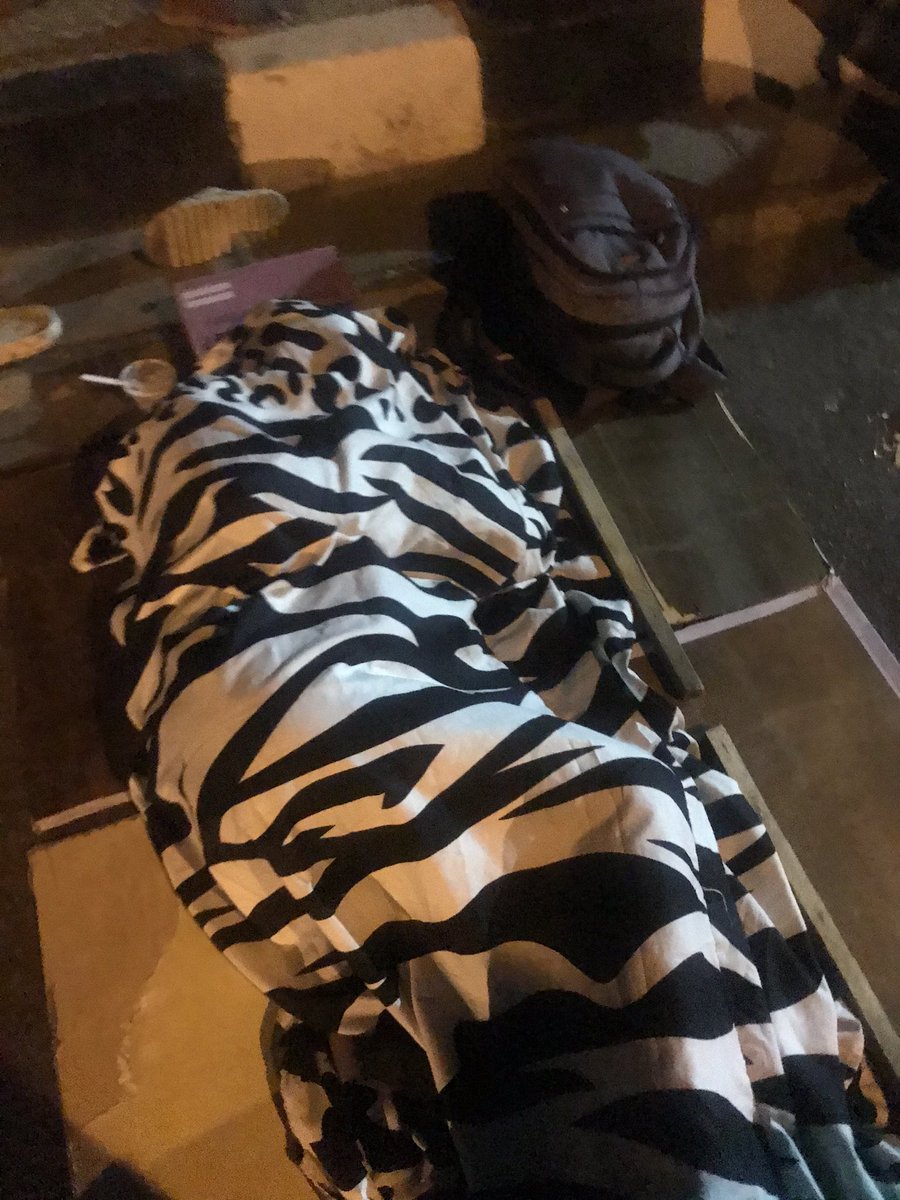 SavvyRinu's tweet photo. No Tents!
No Chairs yet!
But Dear Nation, we will sleep on the ground!
We are not here to joke!
#EndSarsProtests https://t.co/7RLxwyyBZe