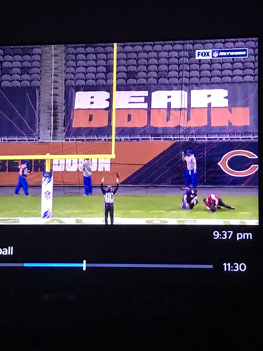 cameron101298's tweet photo. The Chicago bears have been watching to much community. @joelmchale @kenjeong #beardownformidterms #community https://t.co/ci8e9VMHzZ