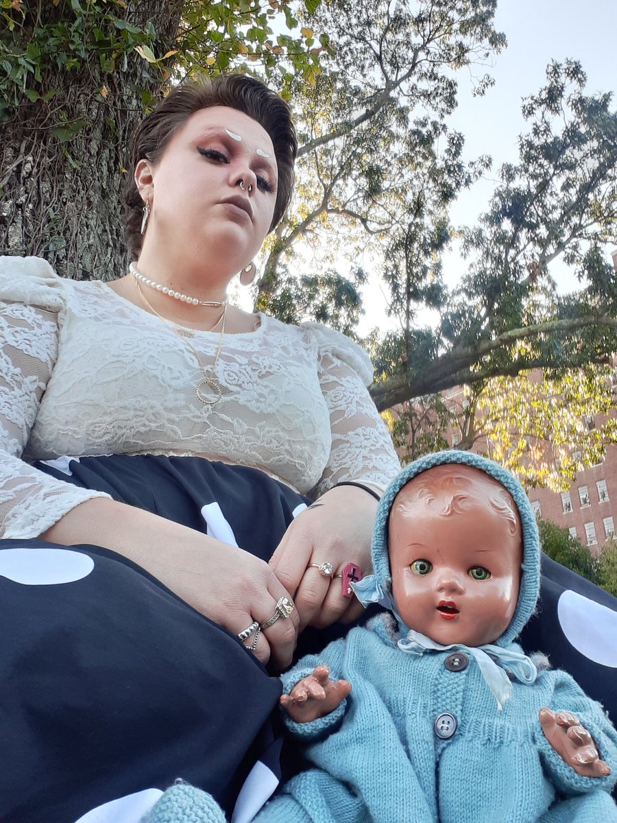 Ditzy_Doll's tweet photo. Did some photo shoots this week with some of my babies 
#dollmom #dollcollector #spooky https://t.co/7ChTVVmYAM
