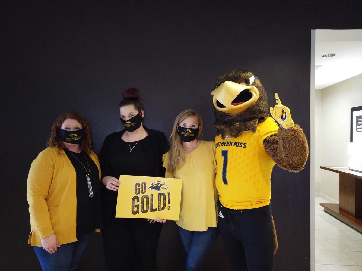 usmalumni's tweet photo. Seymour and the Alumni Association staff are still on the prowl! Want a chance for a visit and some swag? Wear your gold on #GoGoldFriday and tag us in a social media post and maybe we'll find you... 💛 

#ComingHomeToYou #SMTTT https://t.co/L8eNjWjBCe