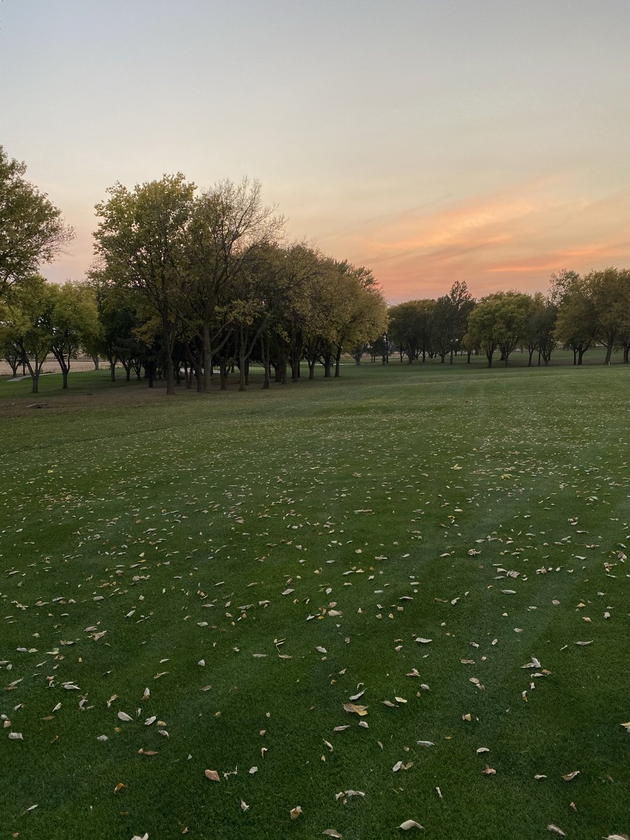 e_bice's tweet photo. May be dry out there, the colors are turning out great tho #fall #fallgolf #golfer #elkscc https://t.co/MKgyTTObix