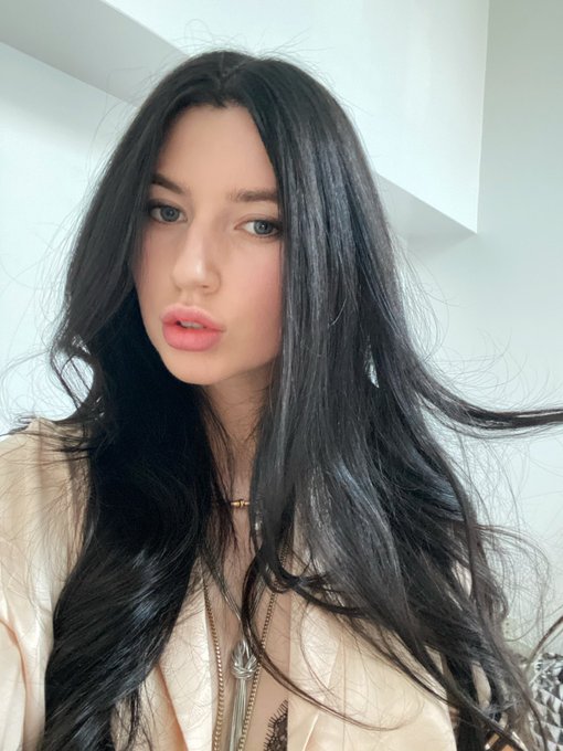 Pretty girls can get away with anything https://t.co/yA0f3Ug9NW