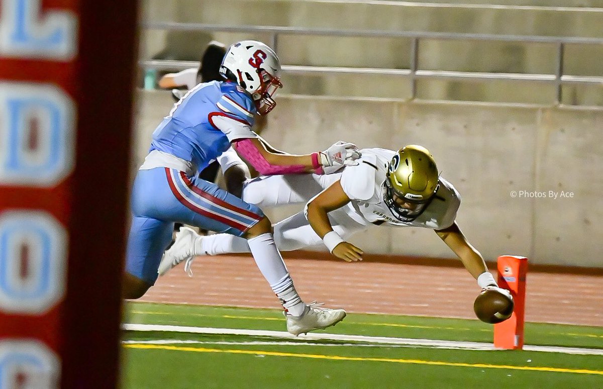 Photos_ByAce's tweet photo. It’s Thursday Night Football @thunderbirds_fb leads @WeAreSocorro 21-12 at the half here at the SAC #HPEZ #losphotogs #epheraldpost #tnf https://t.co/CCC84X6ftb