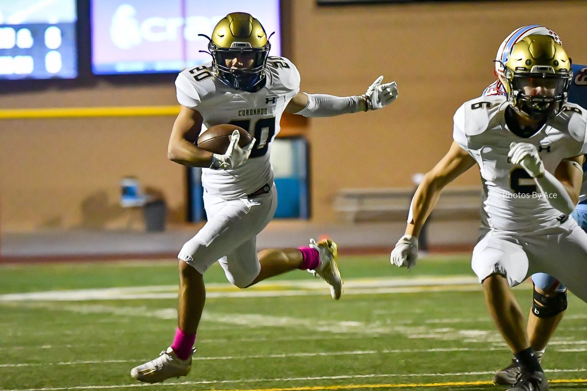 Photos_ByAce's tweet photo. It’s Thursday Night Football @thunderbirds_fb leads @WeAreSocorro 21-12 at the half here at the SAC #HPEZ #losphotogs #epheraldpost #tnf https://t.co/CCC84X6ftb