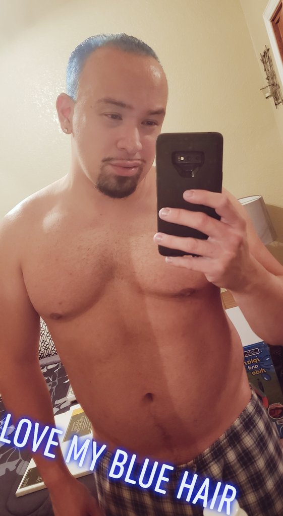 adriandiamond69's tweet photo. FINALLY DID IT BLUE HAIR ๐ AND SHAVED FACE
#bluehair #shavedface https://t.co/fntenv9O7S