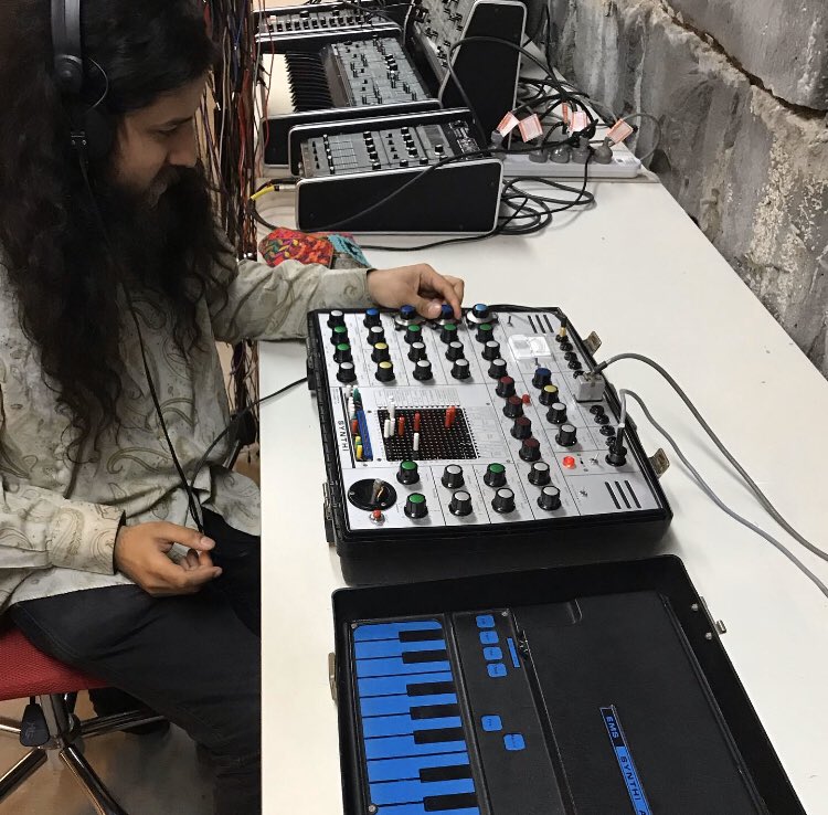 mess_ltd's tweet image. Vijay and the Synthi. Dialing into the cosmic noise, sometime in 2019 #ems #emssynthiaks #messcommunity #messltd