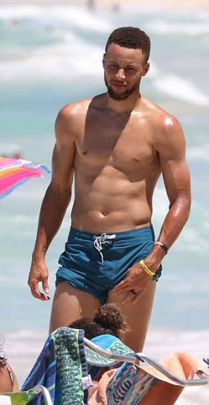guycrave1's tweet photo. daddy steph curry at the beach 💦 https://t.co/02FLZnQ09Z