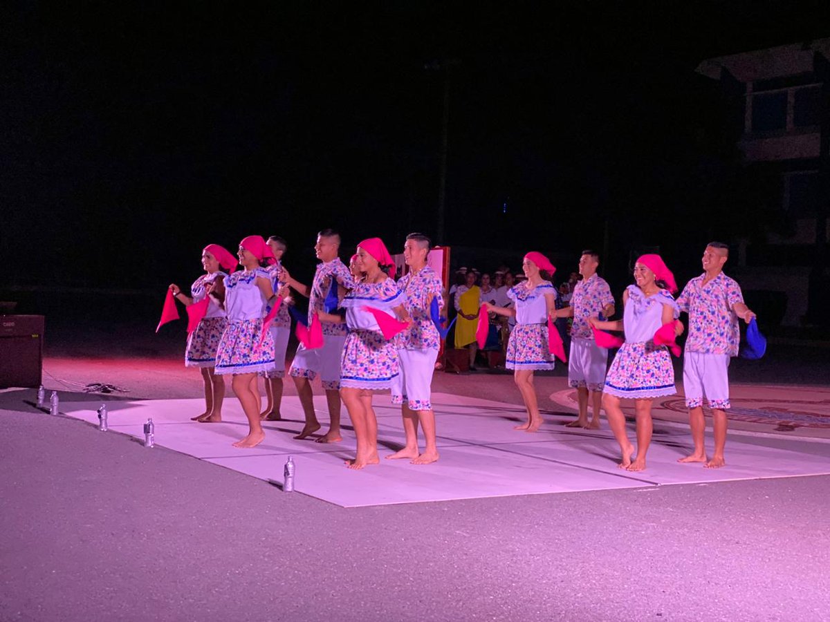 armada_ecuador's tweet photo. #Salinas| Continuando con las actividades de la Semana del Guardiamarina, en el patio de honor de la #EscuelaSuperiorNaval, y con la presencia del alto mando naval, se realizó la noche cultural, donde los Guardiamarinas demostraron su talento en música, danza y teatro. #ESSUNA https://t.co/Sf90kWoING