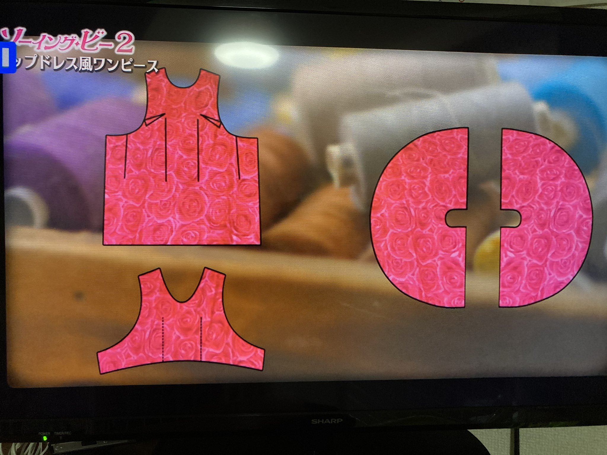Mutu ソーイングビーでやってた1950年風巻きスカートのワンピース めっちゃ可愛いな 全円スカートだぞ 作ってみたいけど どこに着ていくんだよ笑
