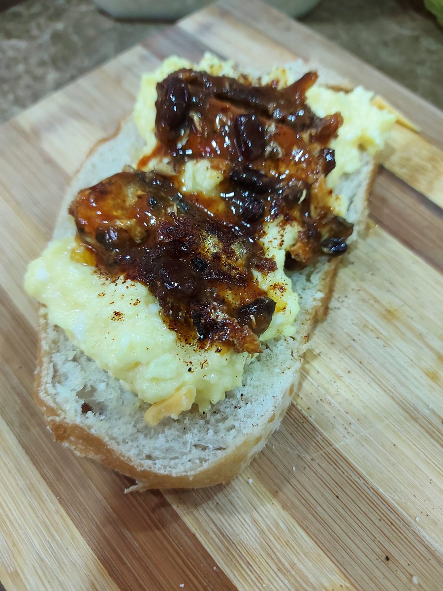 KrCar's tweet photo. #ToastChronicles for the week π₯ I made @GordonRamsay's scrambled eggs today. It was good but the texture is quite runny for me. π³ https://t.co/cMCMOGvjI4