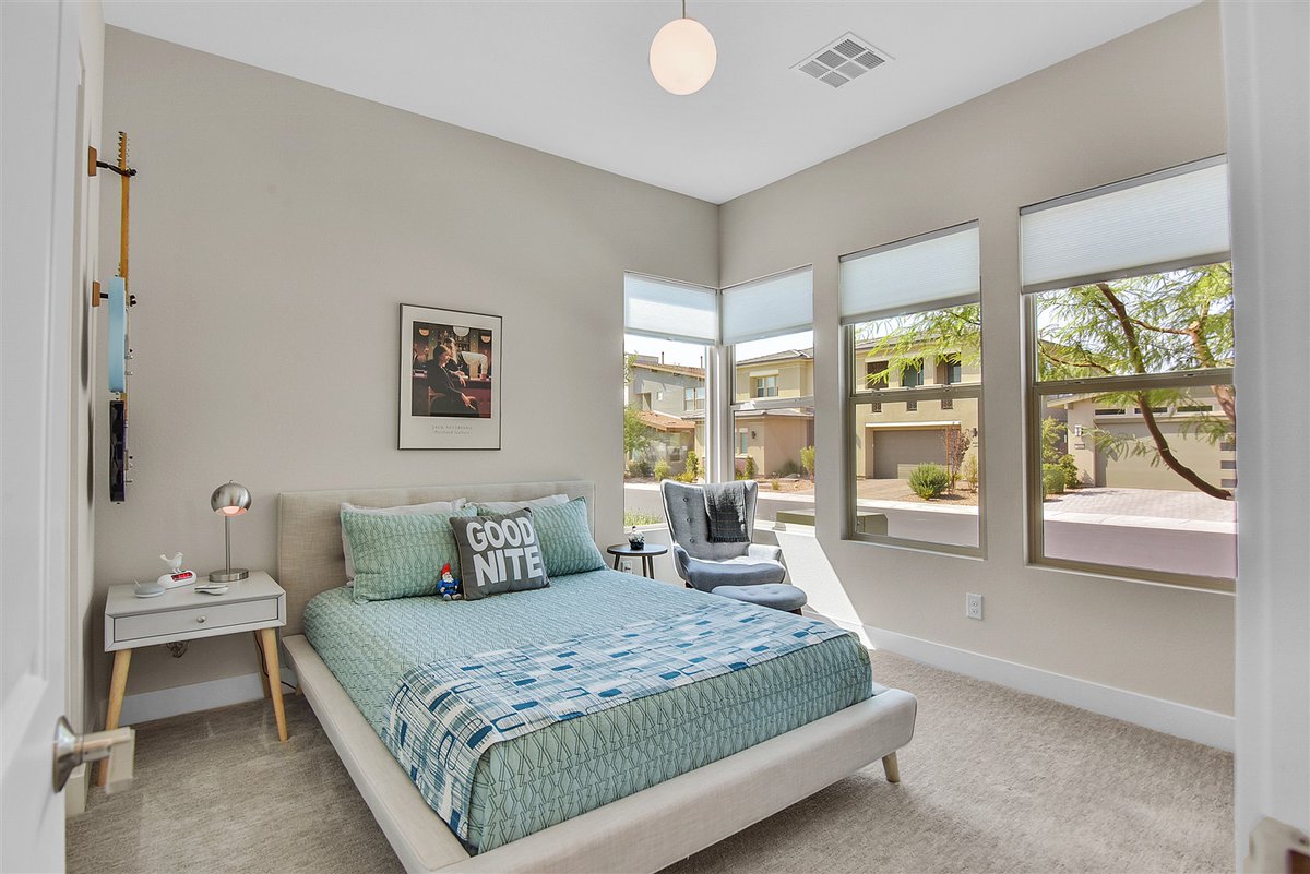 TeamLavert's tweet photo. Don't forget to take a rest! 😊
#teamlaverthomes #bedroom #restifyoumust #realtors #lasvegastrip #ThursdayNightSpecial #followmeforfollowback https://t.co/hOPwZmeTfc