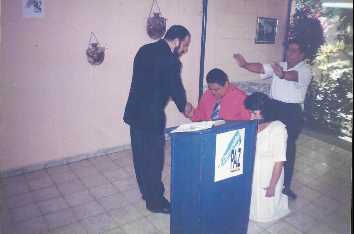 PastorVladimir's tweet photo. Un día como hoy, hace 20 años! Iniciábamos una gran aventura...
No teníamos ni la menor idea de qué sucedería! https://t.co/GUT1XF9L1d