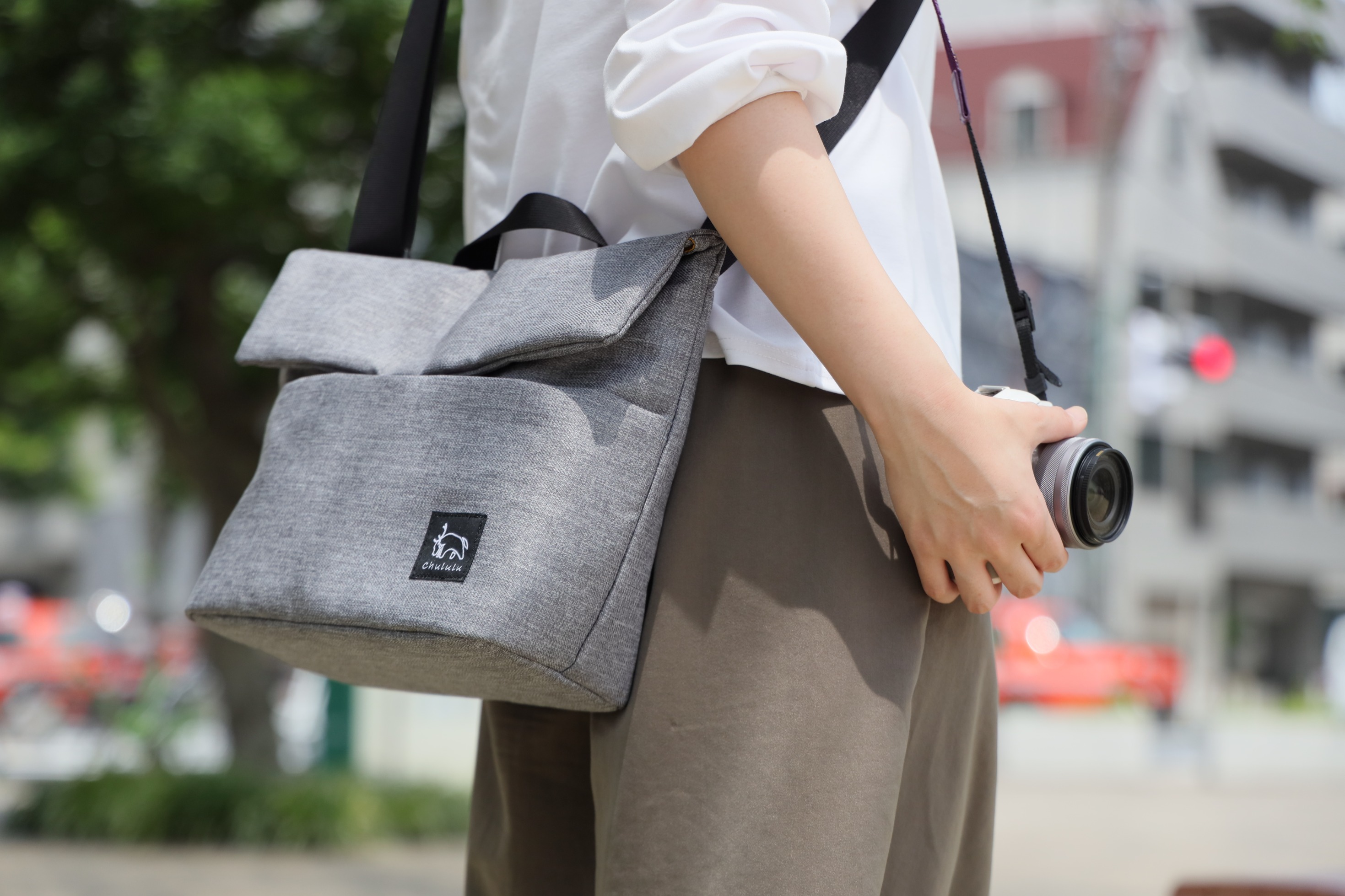 ハクバ写真産業株式会社 秋の週末のお散歩に 女性におすすめのカメラバッグ カメラバッグ カジュアルバッグ 服装に合わせやすいカメラバッグ カメラ女子 カメラ男子 カメラグッズ ガチじゃないカメラバッグ ゆるカメラ T Co