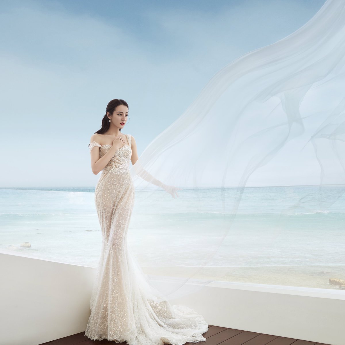 dramapotatoe's tweet image. #Dilireba is stunning by the sea in pics shared by her studio