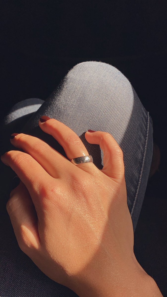 Alyans takmak değişik bi olay bi anda huy su değiştiriyo