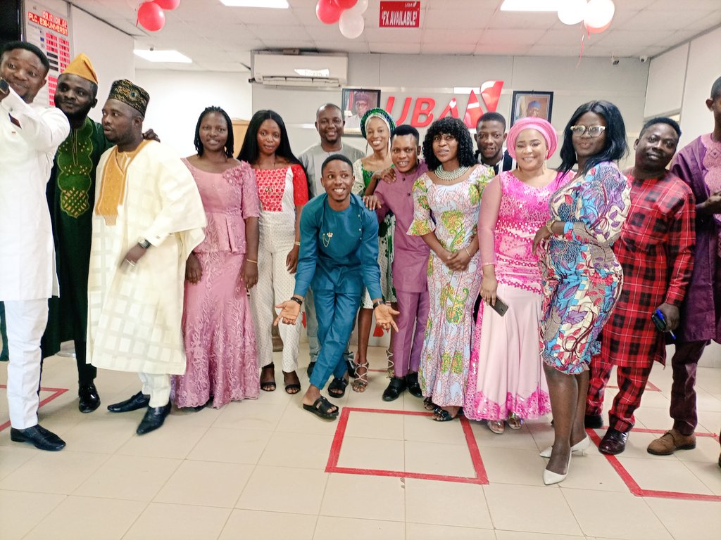 ZeeBosola's tweet photo. Happy customer service week 
#AfricanGlobalBank
#UBADreamTeam 
#UBACSW https://t.co/yKAgbzS2U6