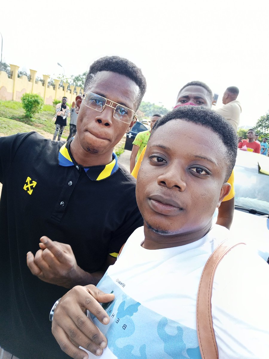 awesome_himself's tweet photo. #Endsarsprotestsadoekiti https://t.co/6b9qp7aUkf