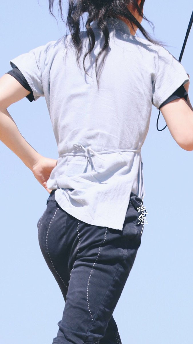 xz owning a cute ass derriere while also having that waist? SNATCHED 