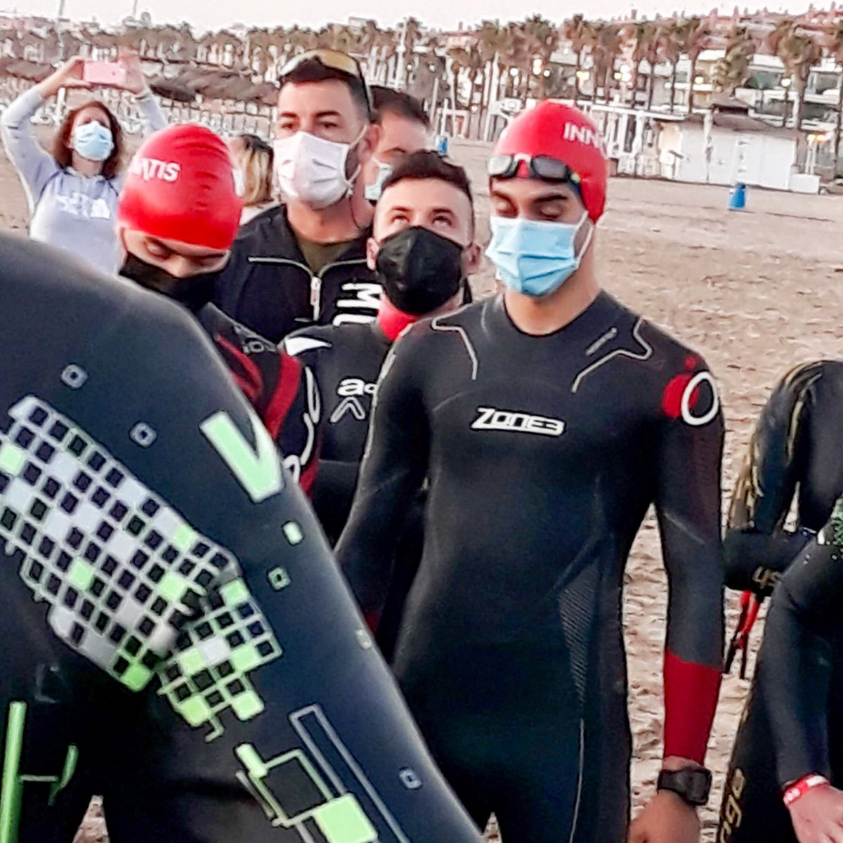 ultrachamba's tweet photo. Hemos comenzado ya nuestra participación en #koadistance. Cuántas ganas de competir!!!
⠀
En este primer día, no aguardan 5️⃣ kilómetros de natación 🏊🏽♂️ en la Playa de la Malvarosa y 7️⃣2️⃣ en bike 🚴🏽♂️ entre Portolito y Frontera
⠀
Y si revalidamos el triunfo 🥇del año pasado... 😉 https://t.co/Q1di3cU42X