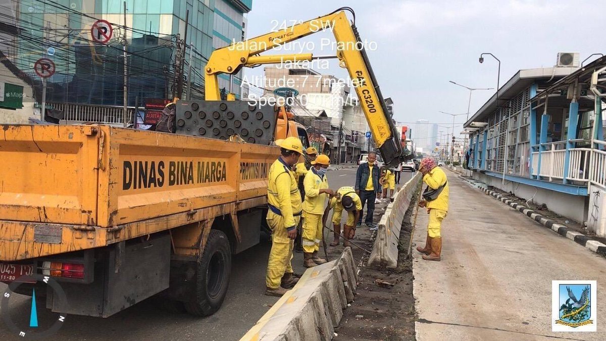 Apresiasi kepada seluruh jajaran yang bekerja sejak kemarin malam untuk memastikan masyarakat bisa berkegiatan seperti biasa di hari Jumat pagi.

Teman-teman bila melihat fasum rusak yang belum diperbaiki silakan laporkan lewat aplikasi JAKI.