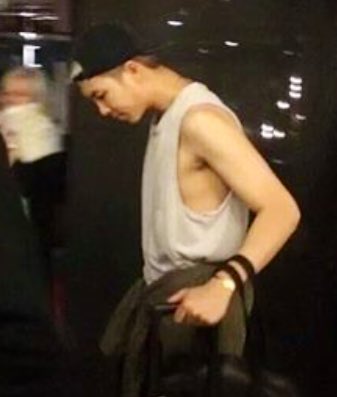 Namjoon in sleeveless shirts:A deadly thread.