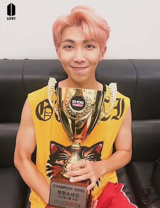 Namjoon in sleeveless shirts:A deadly thread.