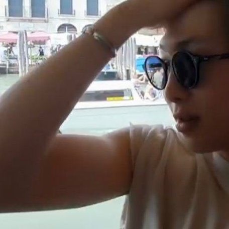 Namjoon in sleeveless shirts:A deadly thread.