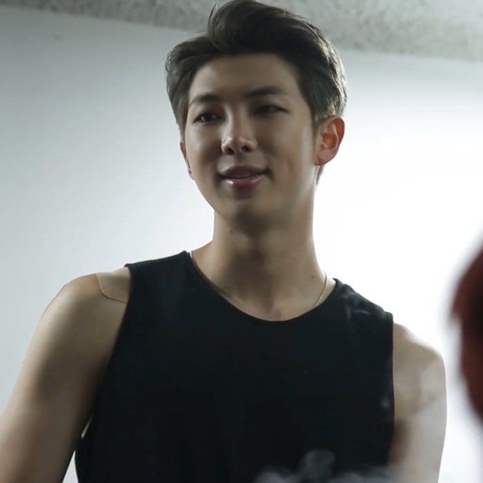 Namjoon in sleeveless shirts:A deadly thread.