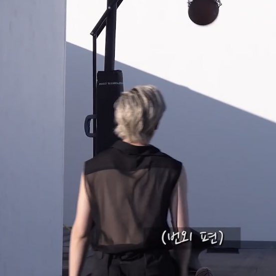 Namjoon in sleeveless shirts:A deadly thread.