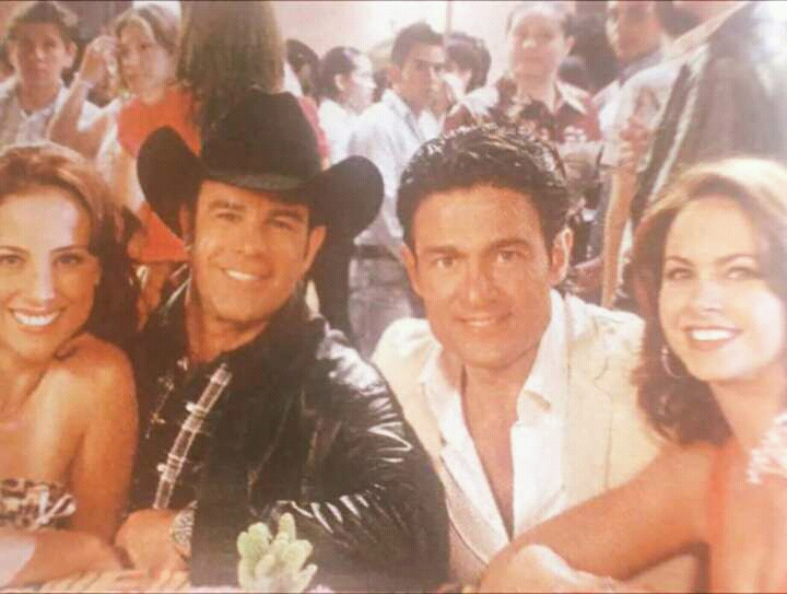 una pic detrás de grabaciones de Soy tu dueña, justo de los caps que vamos❤️ @marisoldelolmo @LuceroMexico #FernandoColunga  #EduardoCapetillo
#LuceroSoyTuDueña