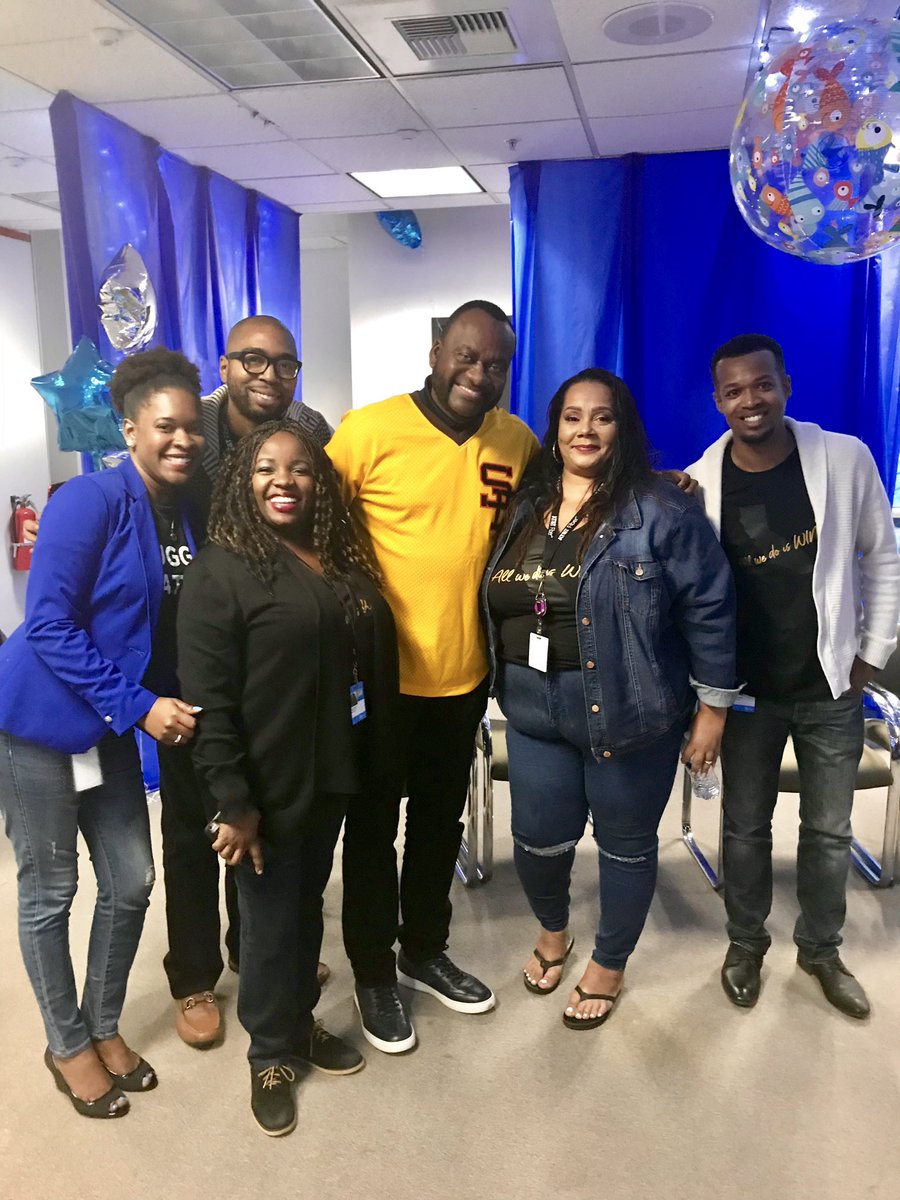 On this Thankful Thursday so grateful 4 a job that’s allowed me to meet amazing colleagues across the 🌏. Thankful for my old San Diego Crew, my amazing ERT Team &amp; my new Mobility Family🙌. Thankful 4 great friends, family, health &amp; a good life!#LifeAtATT #TinyWorld <a href="/dahnahull/">Dahna Hull</a>