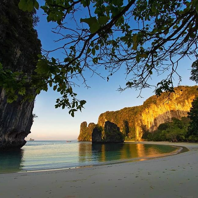 Because every picture tells a story. Do you have any story pictures to share with us? 🏖🍻💄🧑‍🍳🦸‍♂️.
It is time to plan your vacation - contact us today: 
📧 dtkr@dusit.com
📞 075 628 000
💬 Contact us through Facebook Messenger
#dusitkrabi #dusit #krabi #bewell