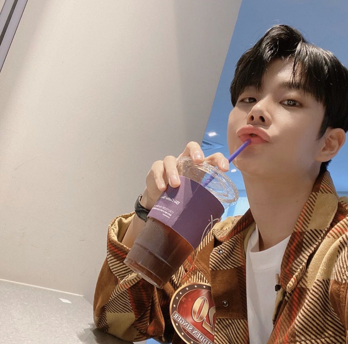 ASTROThailand's tweet photo. [📸] Instagram : mj_7.7.7

🎤

#아스트로 #ASTRO #엠제이 #MJ #เอ็มเจ @offclASTRO https://t.co/ivh2DqfLyx